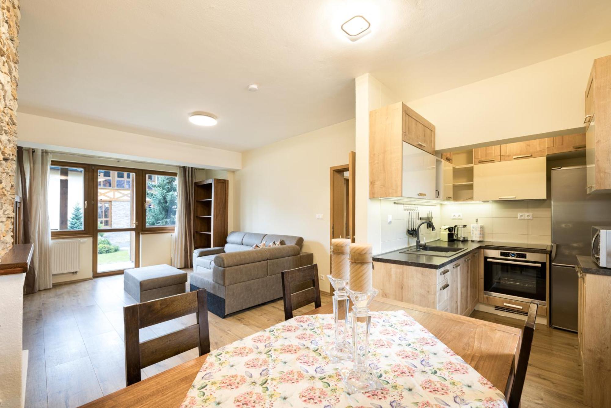 Apartments Iris สตารา เลชนา ภายนอก รูปภาพ