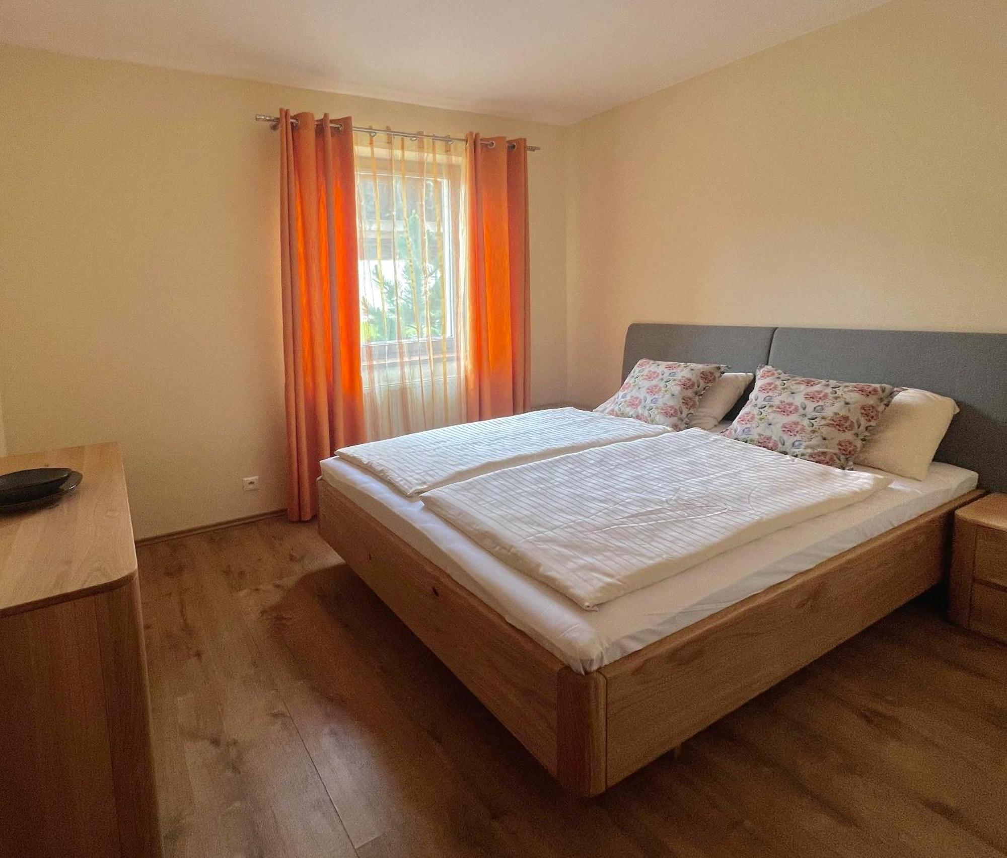 Apartments Iris สตารา เลชนา ภายนอก รูปภาพ
